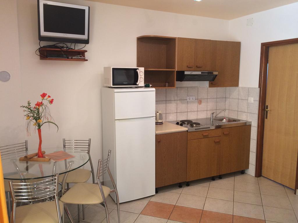 Apartment Kolundzic Novi Vinodolski Oda fotoğraf