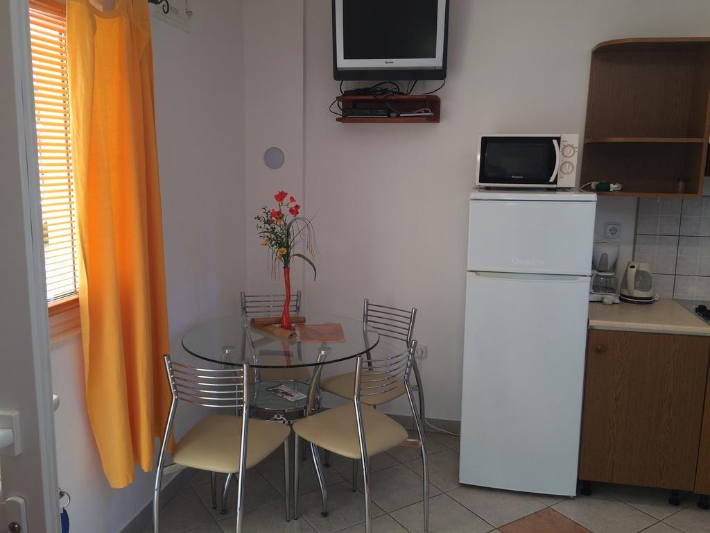 Apartment Kolundzic Novi Vinodolski Oda fotoğraf