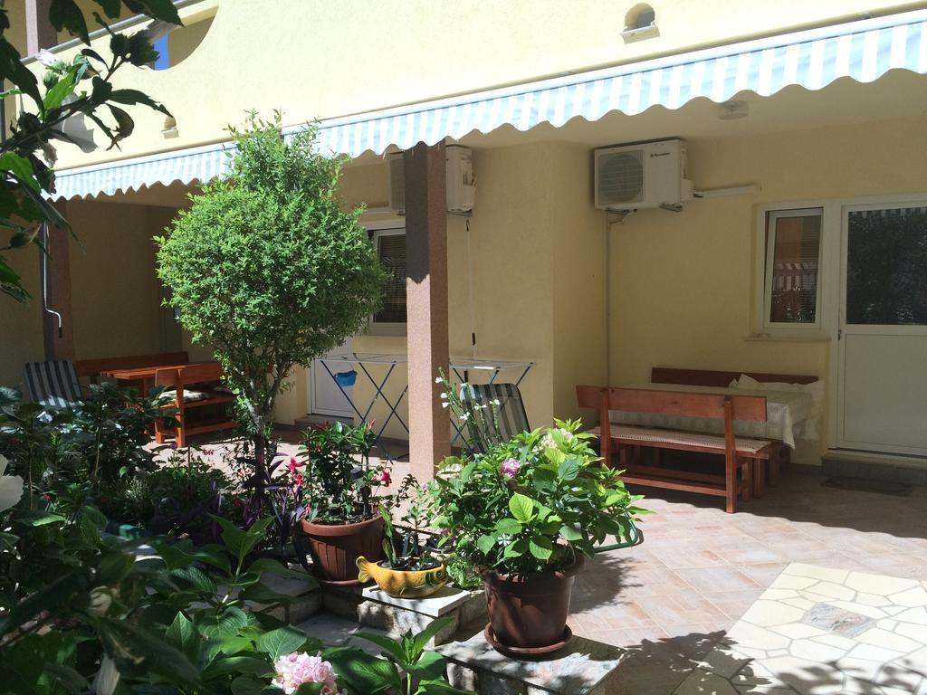 Apartment Kolundzic Novi Vinodolski Oda fotoğraf
