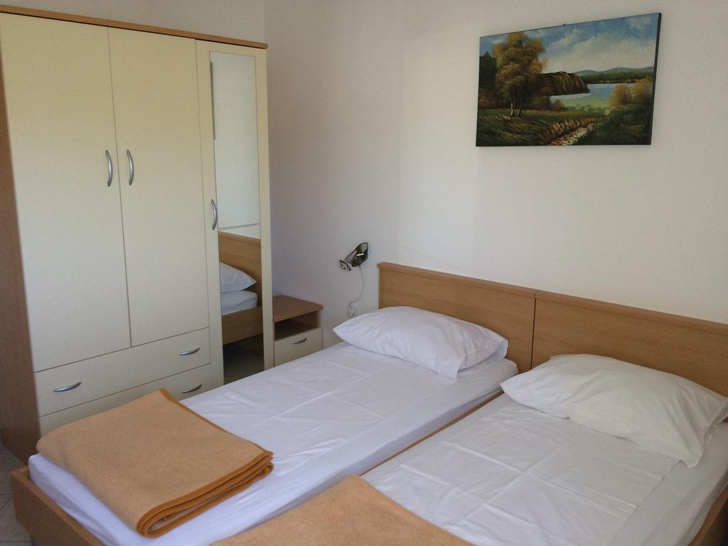 Apartment Kolundzic Novi Vinodolski Oda fotoğraf