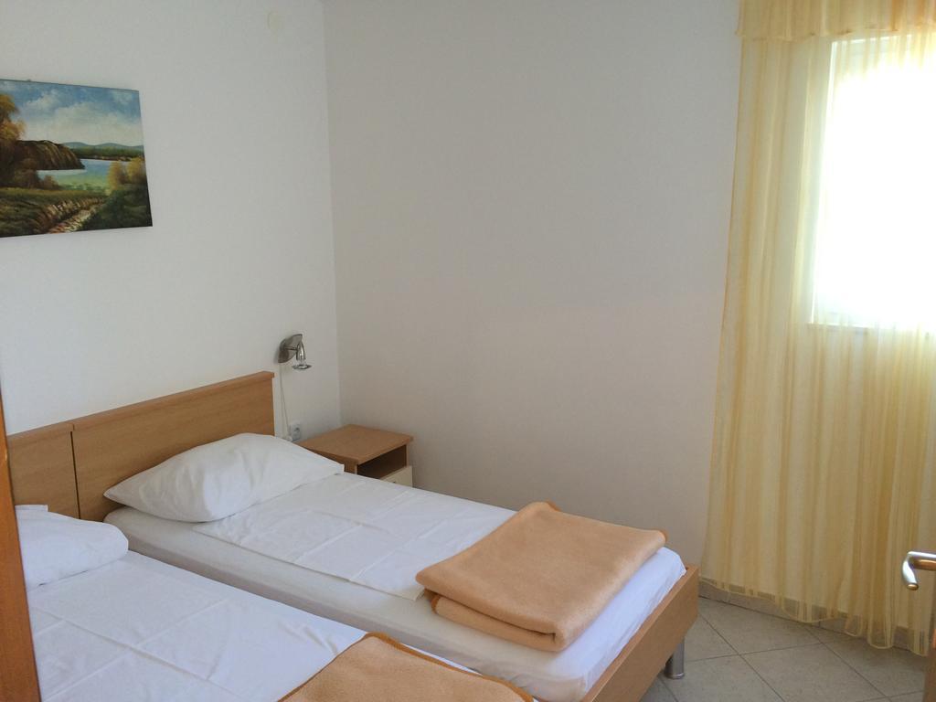 Apartment Kolundzic Novi Vinodolski Oda fotoğraf