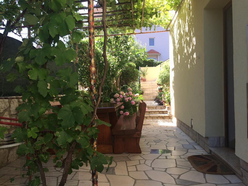 Apartment Kolundzic Novi Vinodolski Oda fotoğraf
