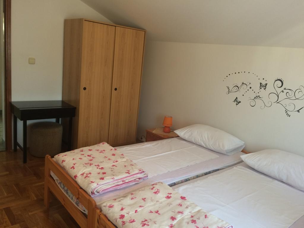 Apartment Kolundzic Novi Vinodolski Oda fotoğraf