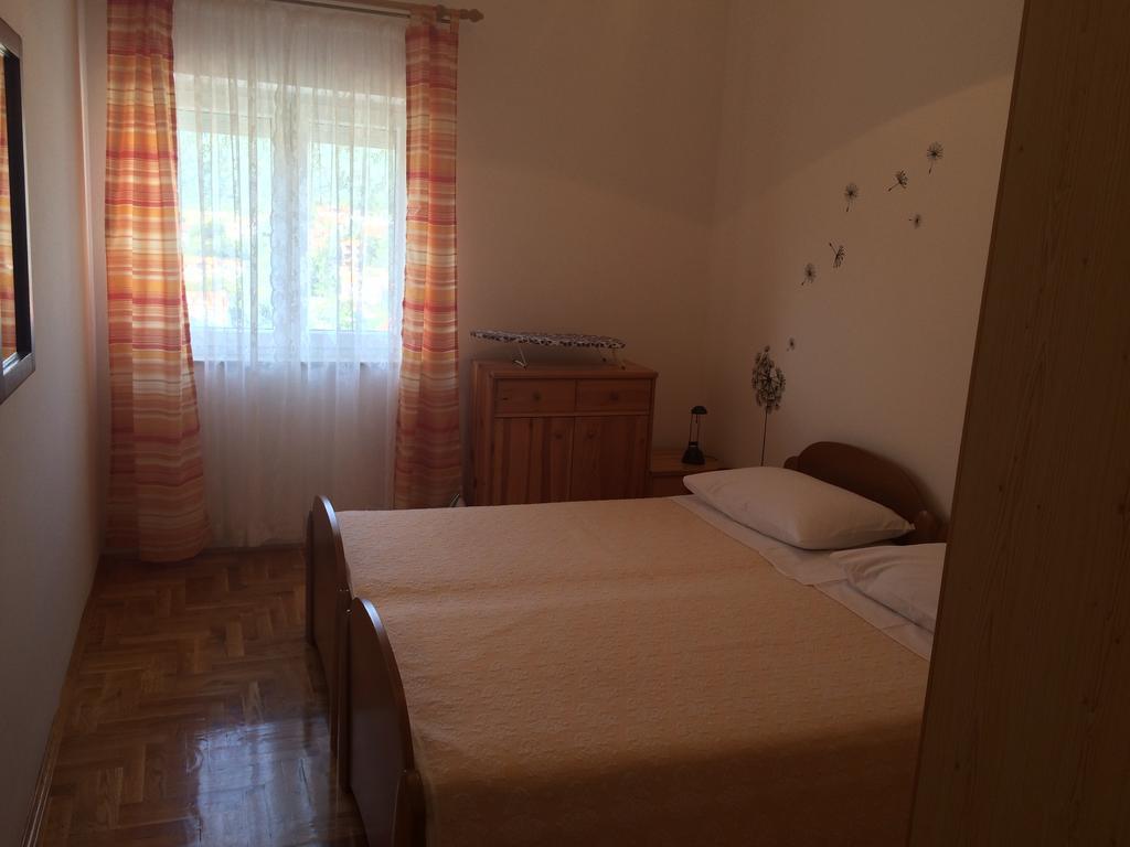 Apartment Kolundzic Novi Vinodolski Oda fotoğraf