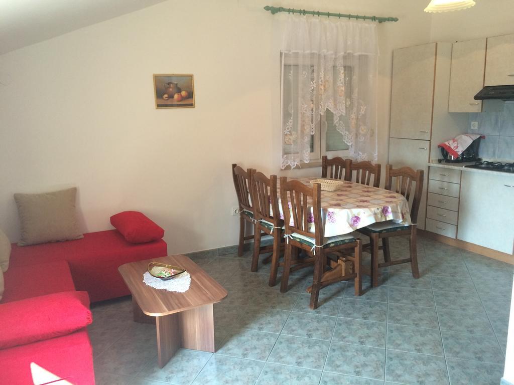 Apartment Kolundzic Novi Vinodolski Oda fotoğraf